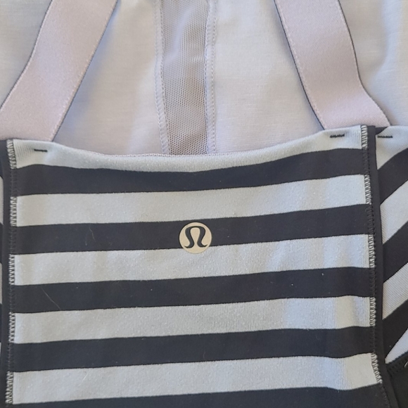 EUC Lululemon top - Picture 6 of 6